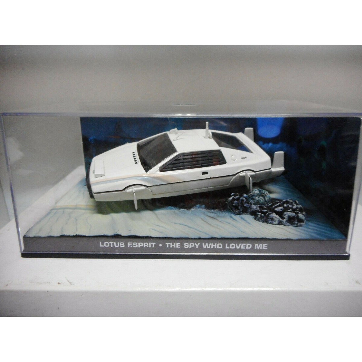 Lotus Esprit The Spy Who Loved Me James Bond  IXO/ALTAYA  1-43 scale Model Car 