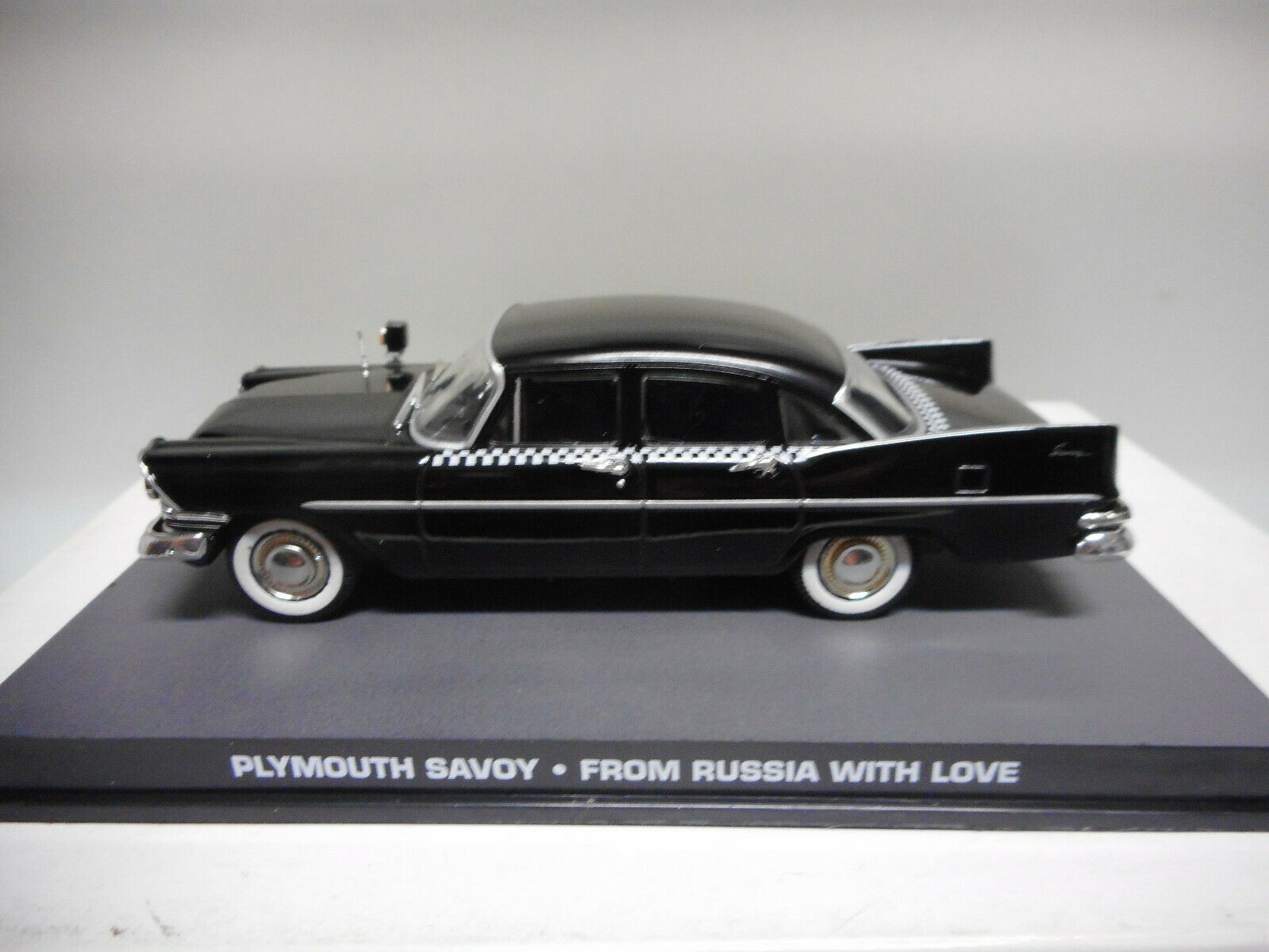 Plymouth Savoy JAMES BOND 007  1:43 IXO DIECAST MODEL CAR DY123 