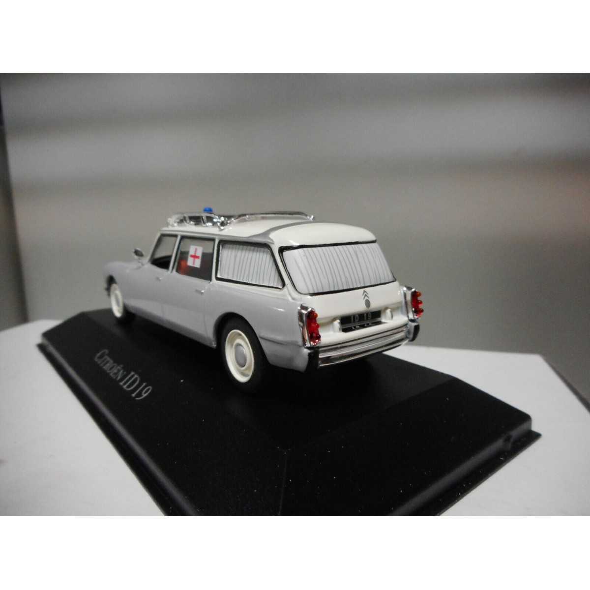 CITROEN ID 19 AMBULANCE ATLAS IXO 1:43 - BCN STOCK CARS