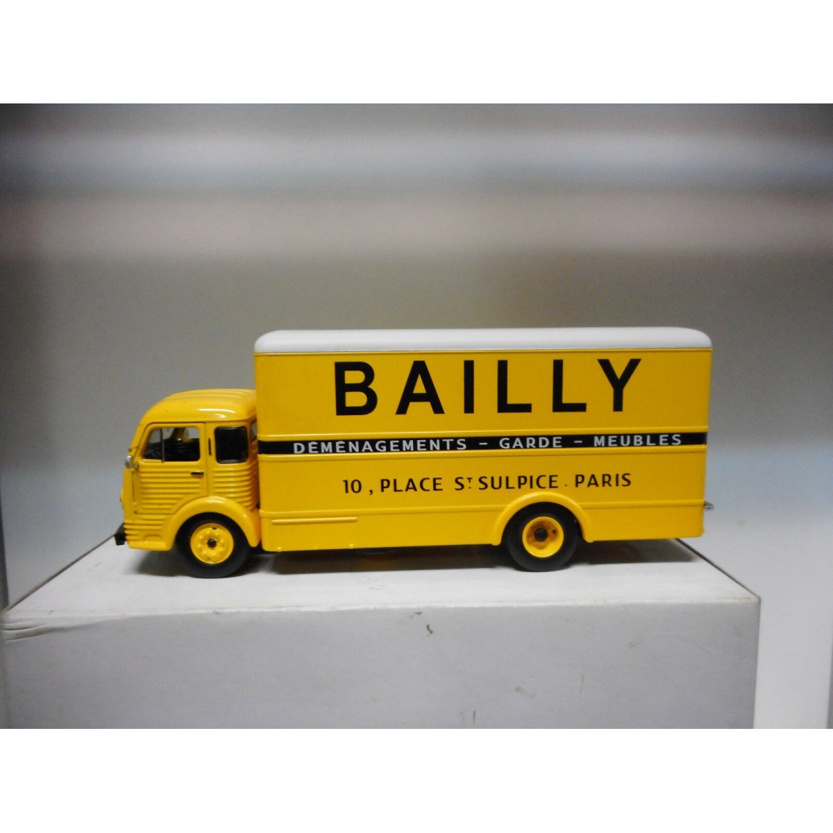Miniature IXO Altaya 1/43 Ford Simca Cargo Plateau Bâché - Camions D'Autrefois (Occasion)