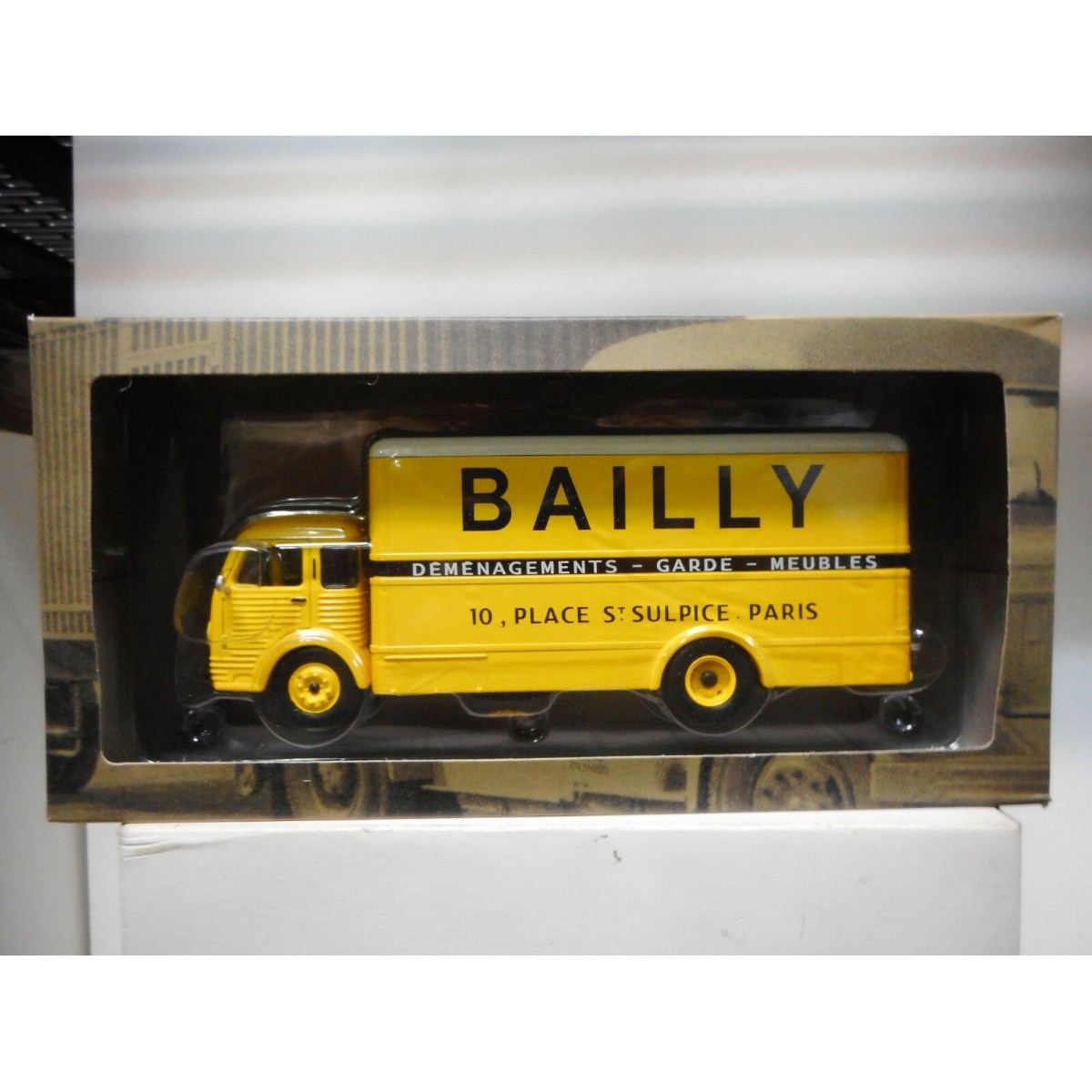 Miniature Ixo Models 1/43 - Simca Cargo Camion Koffer Bailly - Diecast