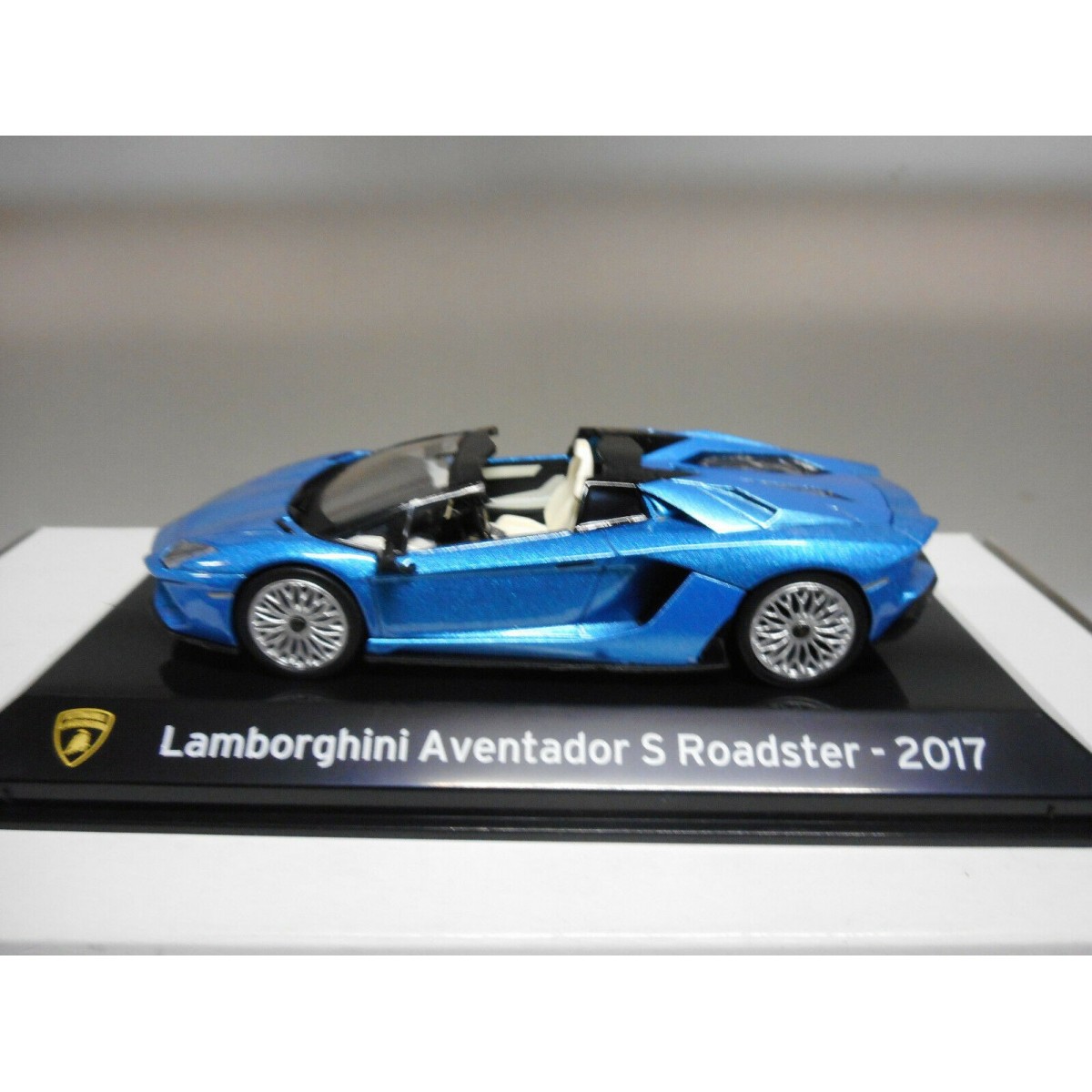 LAMBORGHINI AVENTADOR S ROADSTER 2017 SUPERCARS IXO 1/43 - BCN STOCK CARS