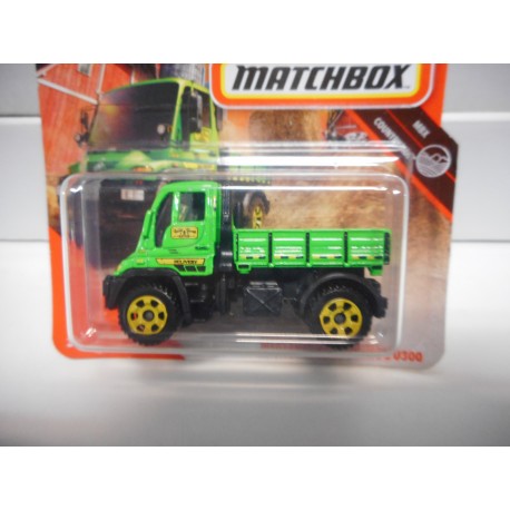 MERCEDES-BENZ UNIMOG U300 GREEN,RED MATCHBOX 1:64