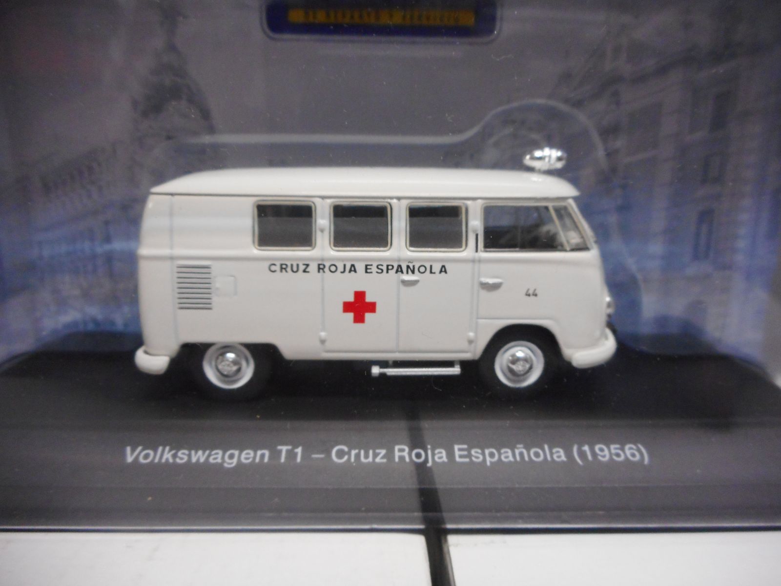 VOLKSWAGEN T1 AMBULANCIA CRUZ ROJA SALVAT IXO 1:43 - BCN