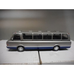 RUS9 Voiture 1/43 IXO déagostini RUSSE URSS LUAZ 969 1967 