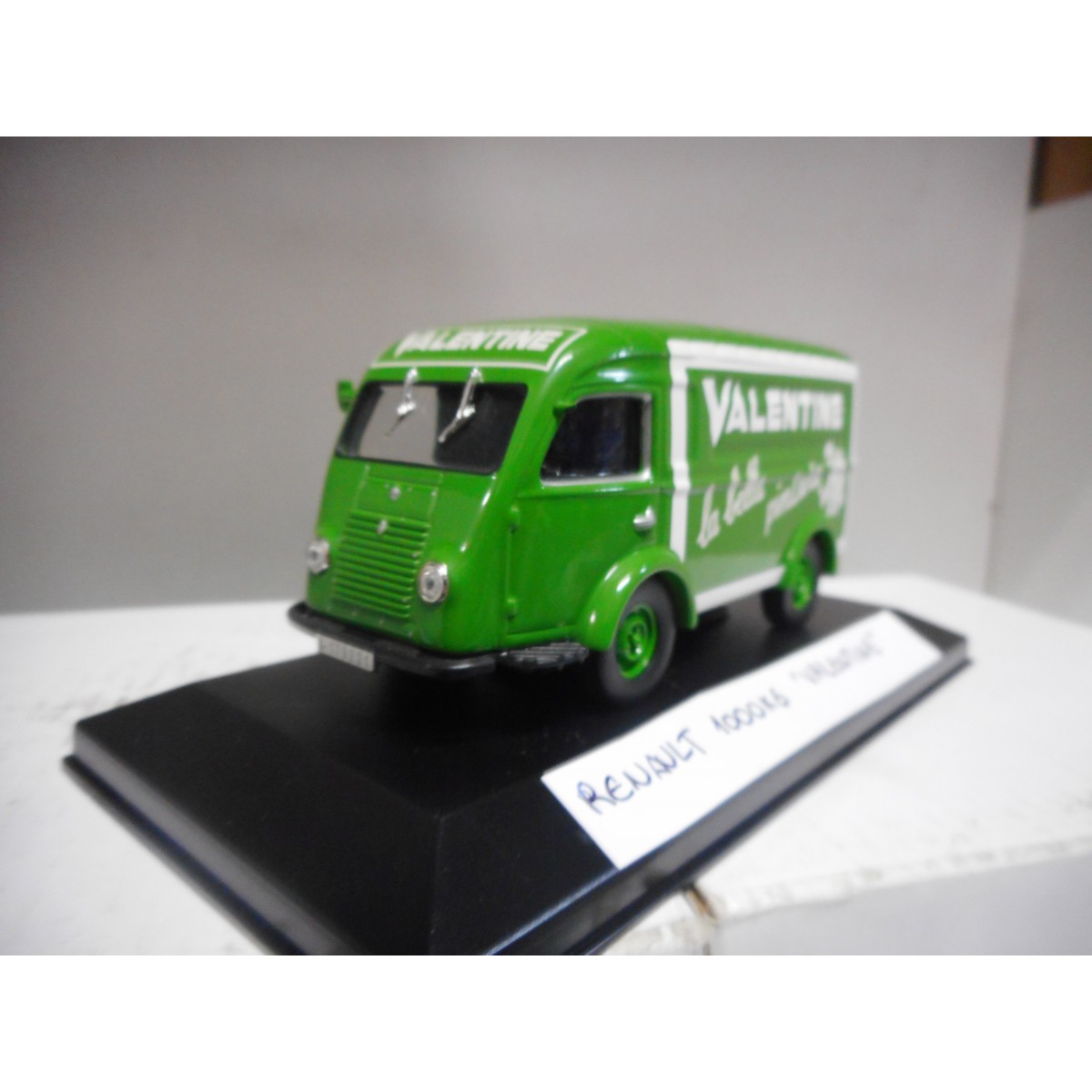 Altaya renault 1000 kg valentine 1/43 