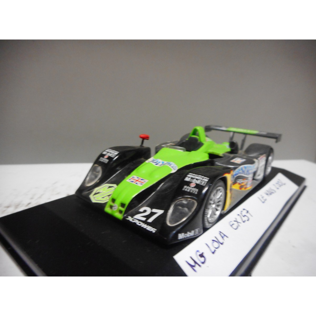 Miniature Spark 1:43 MG Lola EX257 #30 - 24 Heures Du Mans 2003 - Sur Plaquette Bois - Occasion Très Bon état
