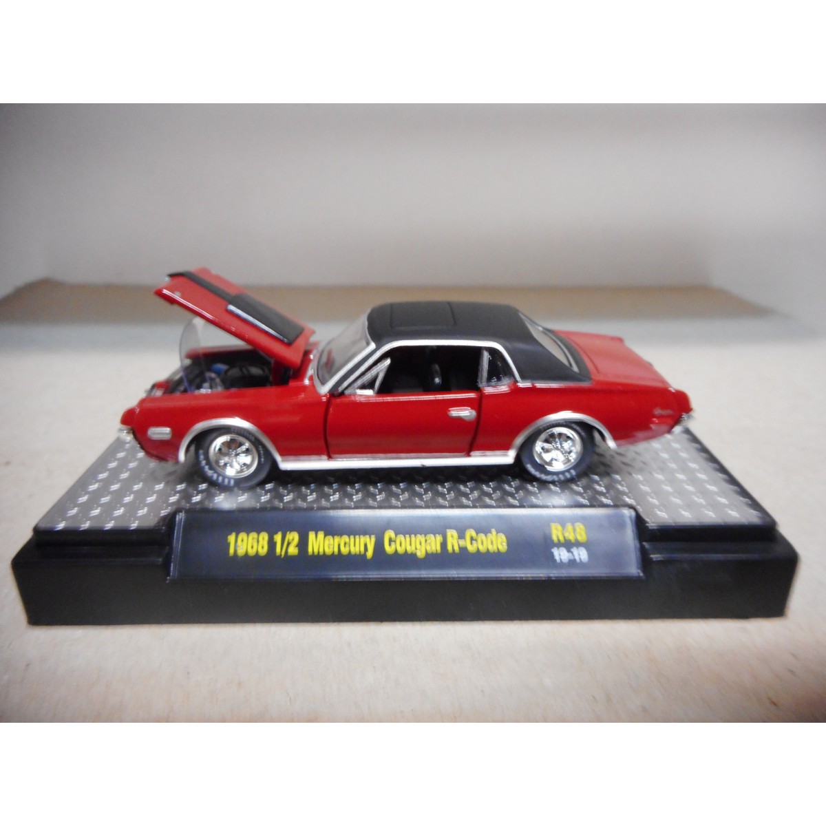 1968 Mercury Cougar R-Code Black *** M2 Machines 1:64