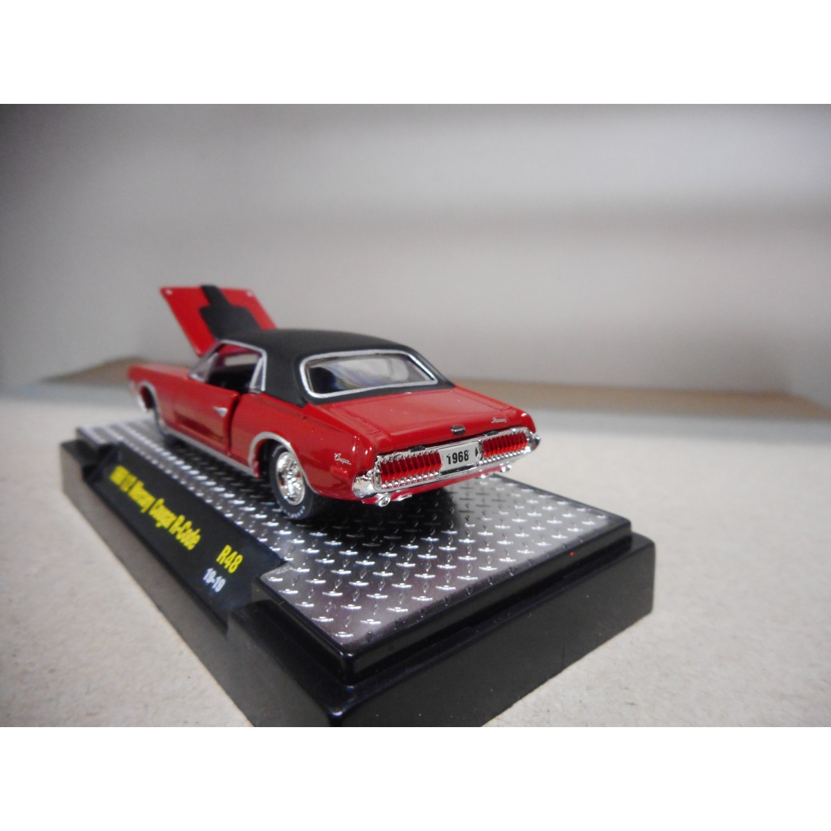 Voiture Miniature M2 Machines Mercury Cougar R-code 1968 - Échelle 1:64 - Neuf