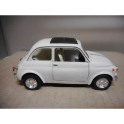 FIAT 500 NUOVA WHITE CLOSED 1:24 NO BOX PULLBACK/OPEN DORS MADE IN CHINA