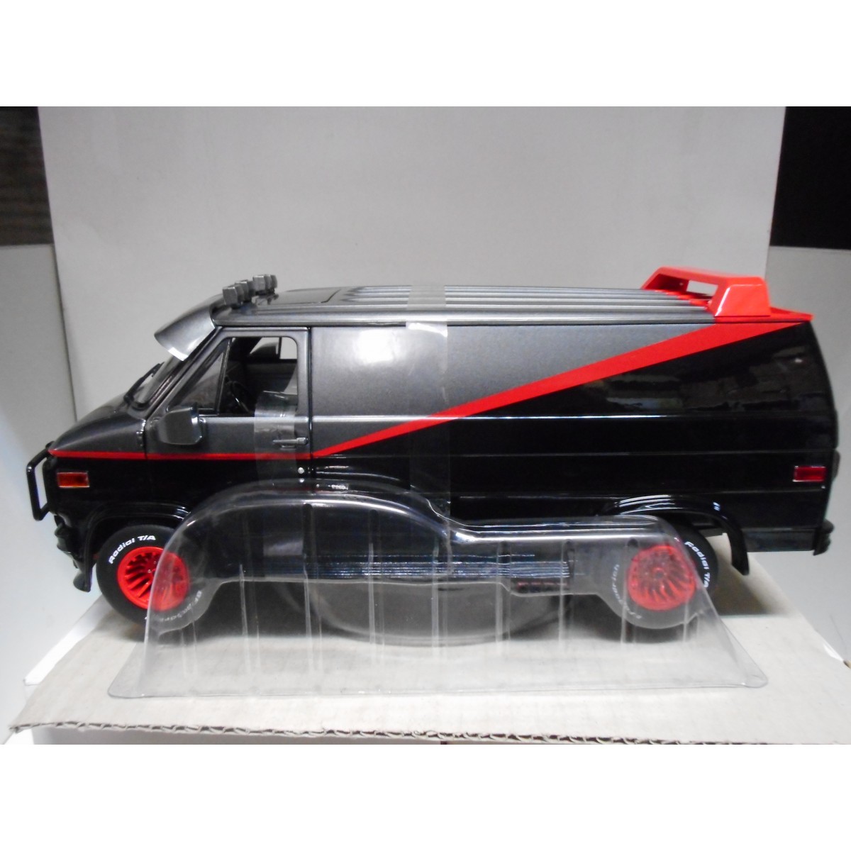 GMC VANDURA 1983 THE A-TEAM EL EQUIPO A 1:18 GREENLIGHT - BCN