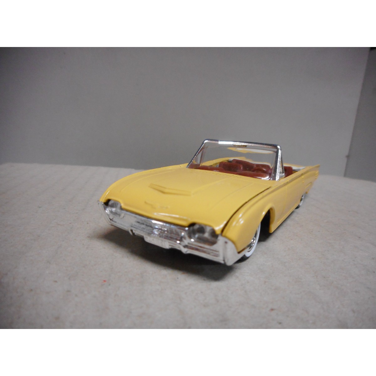 Solido 1/43 – Ford Thunderbird + Camping (Occasion, Thème Vacances)