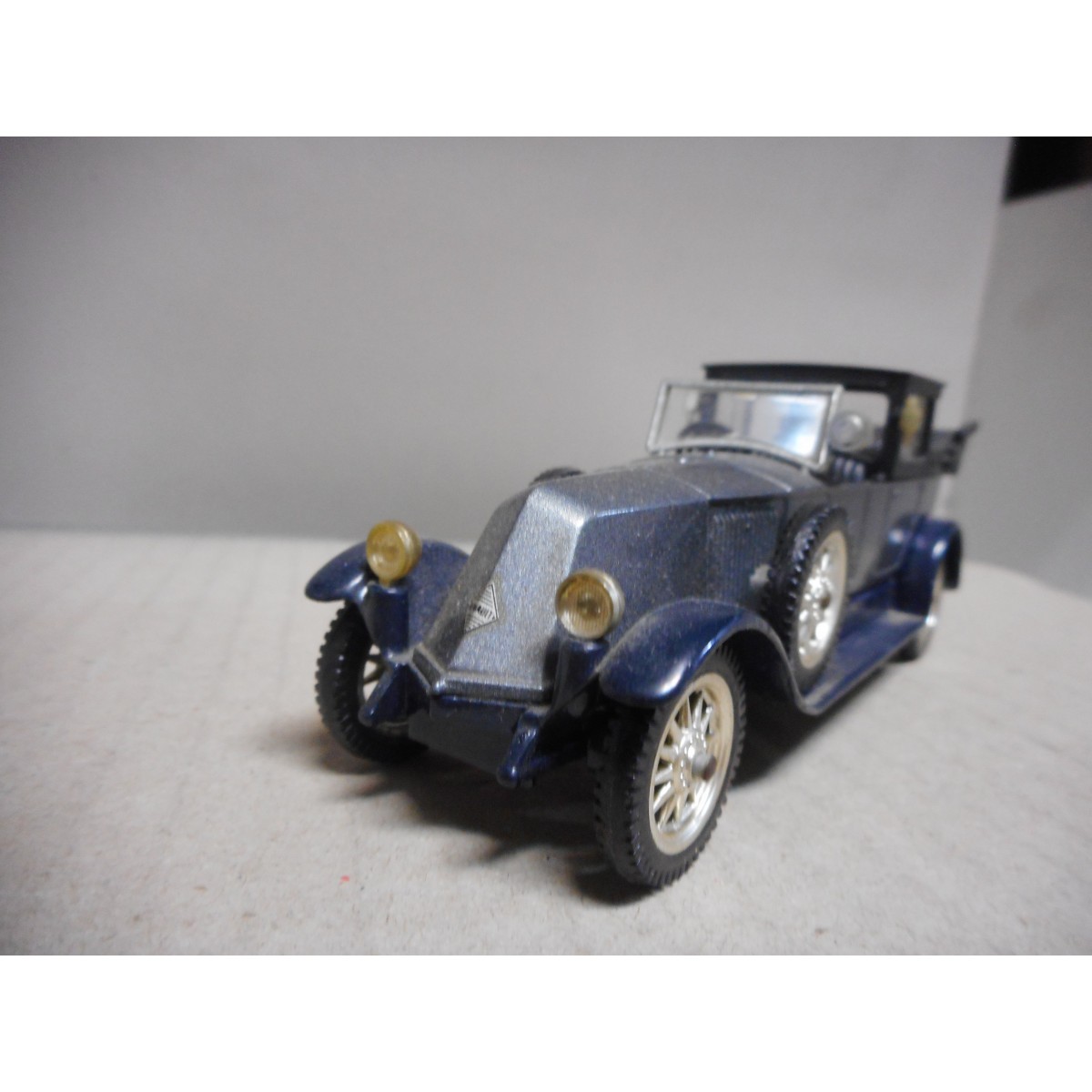 RENAULT 40CV Type NM Record 1926 Universal Hobbies 1/43 sur socle