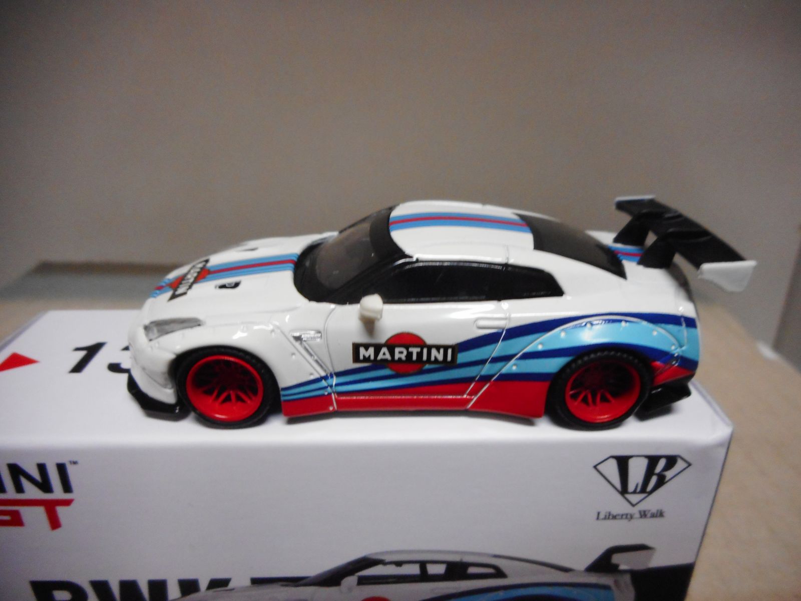 NISSAN GT-R R35 MARTINI RACING MINI GT TSM133 1:64 - BCN STOCK CARS