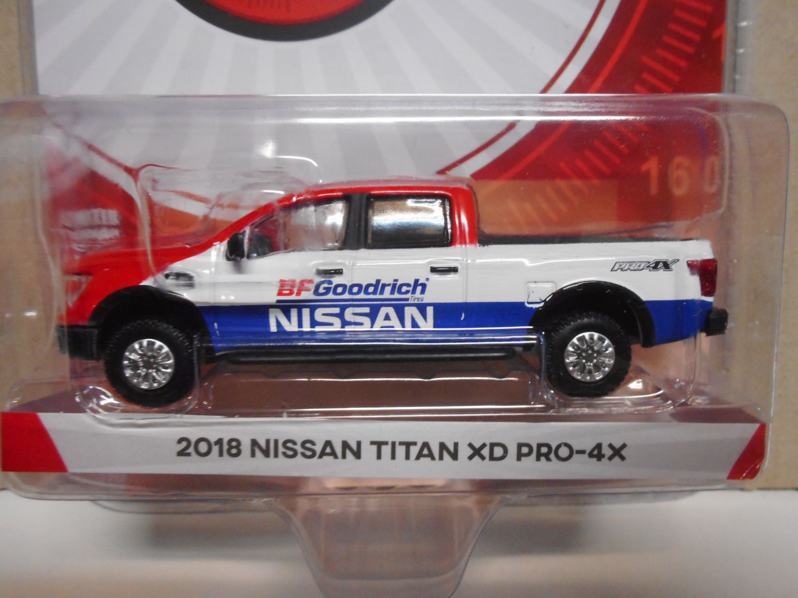 NISSAN TITAN II (H61) ESCOGER/CHOOSE/CHOISIR 1:64 GREENLIGHT - Imagen 5 de 7