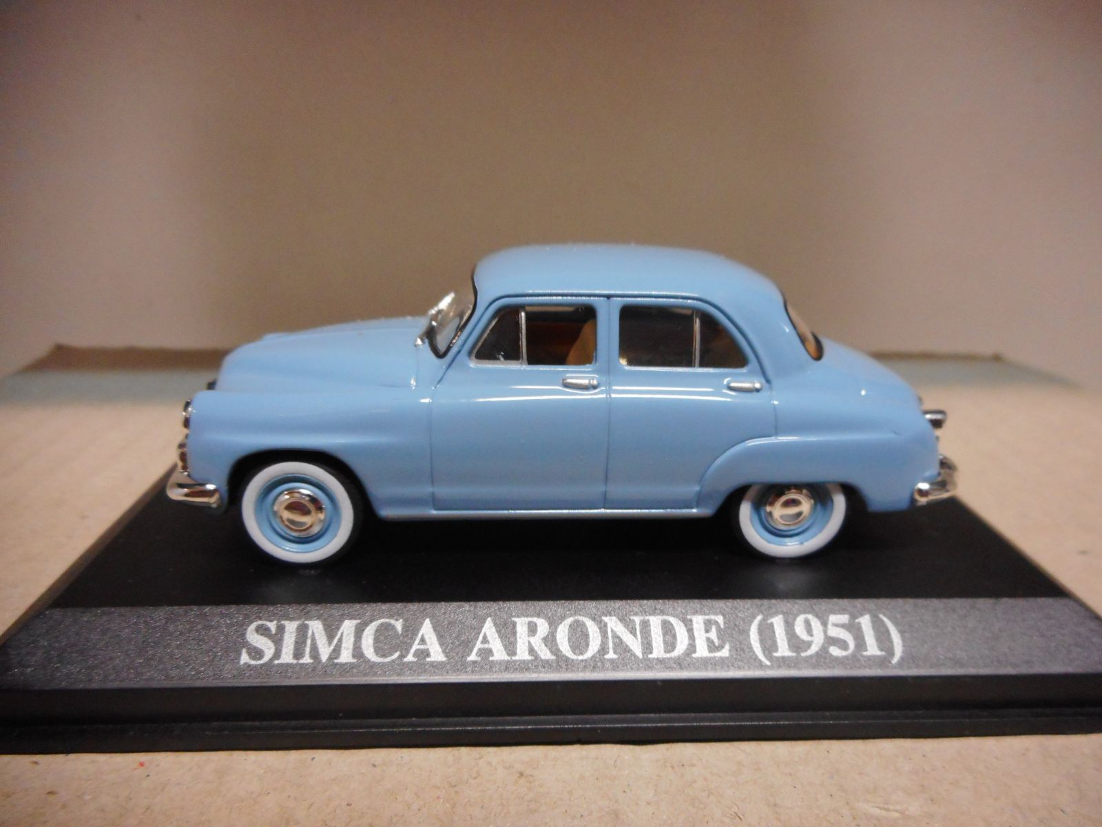 Miniature IXO/Altaya Simca Aronde Messagère 1954 Gris 1:43 – Modèle Rare Pour Abonnés (Occasion)