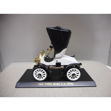 FORD MODEL A IN WHITE VINTAGE CAR 1:32