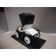 FORD MODEL A IN WHITE VINTAGE CAR 1:32