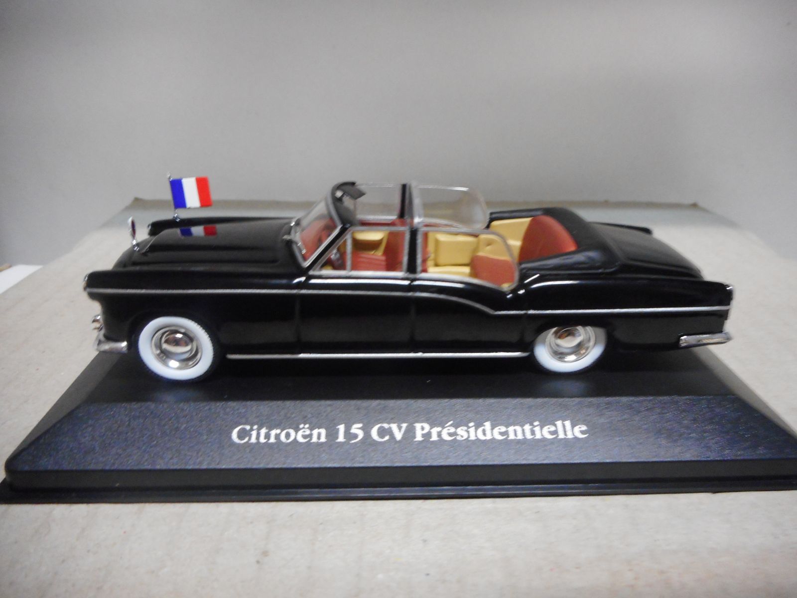 Citroën SM Présidentielle - Voiture Françaises de Collection - Hachette/Norev model Citroën SM Présidentielle - Voiture Françaises de Collection - Hachette/Norev model