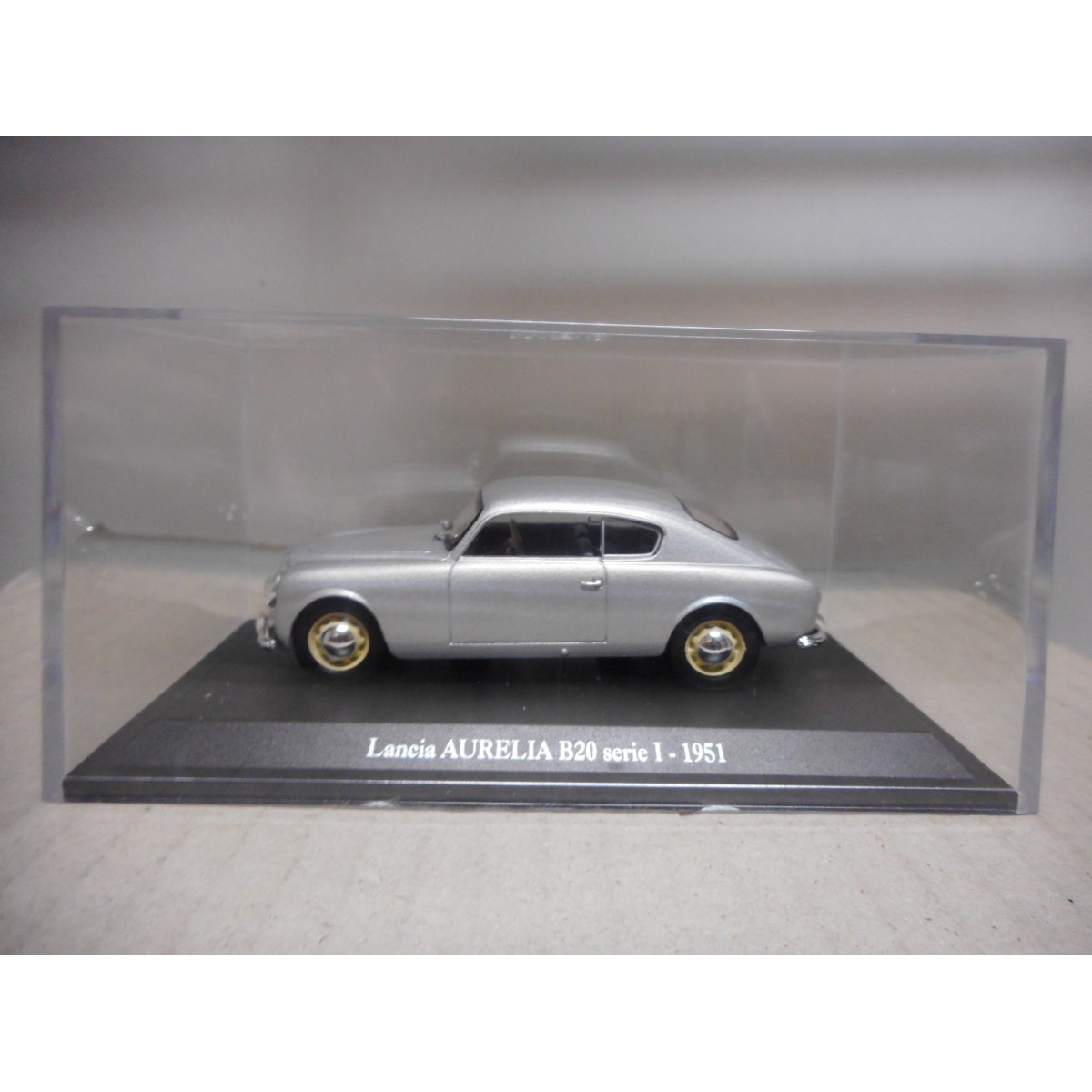 Modèle Réduit Lancia Aurelia 1951 – Échelle 1:43 – Marque ORO – Occasion – Parfait Pour Collectionneurs