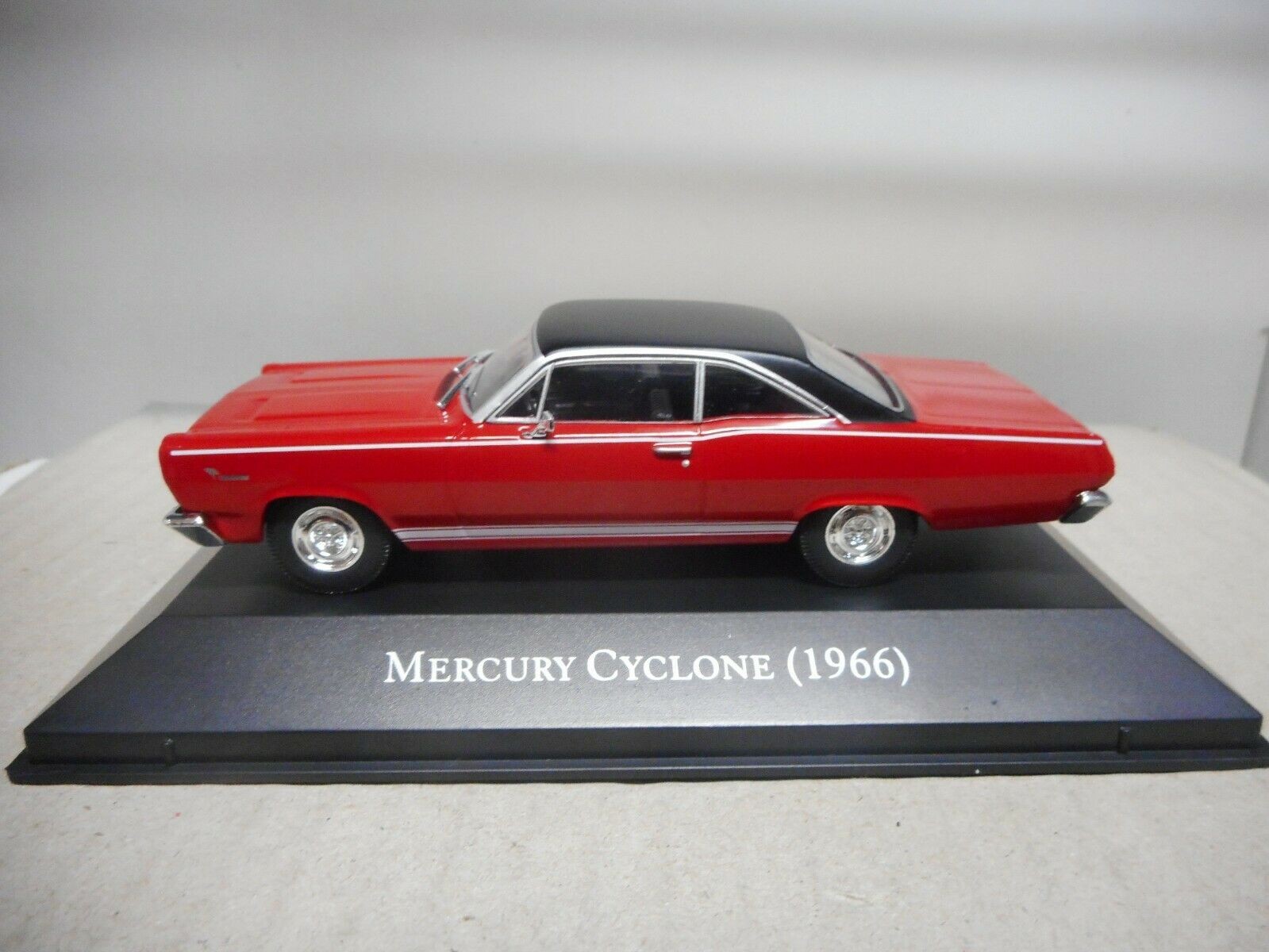Mercury Cyclone de 1966 Buick Riviera de 1072 Ixo au 1/43