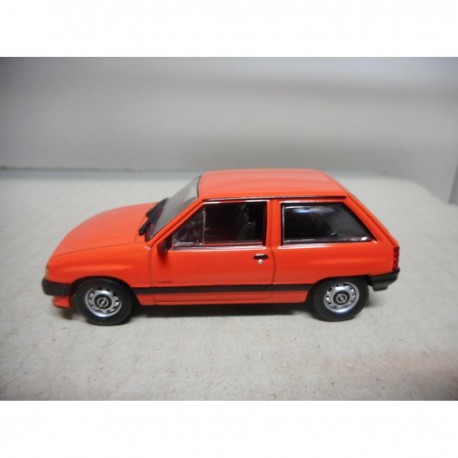 OPEL CORSA A RED 1:43 DeAGOSTINI IXO (BLISTER)