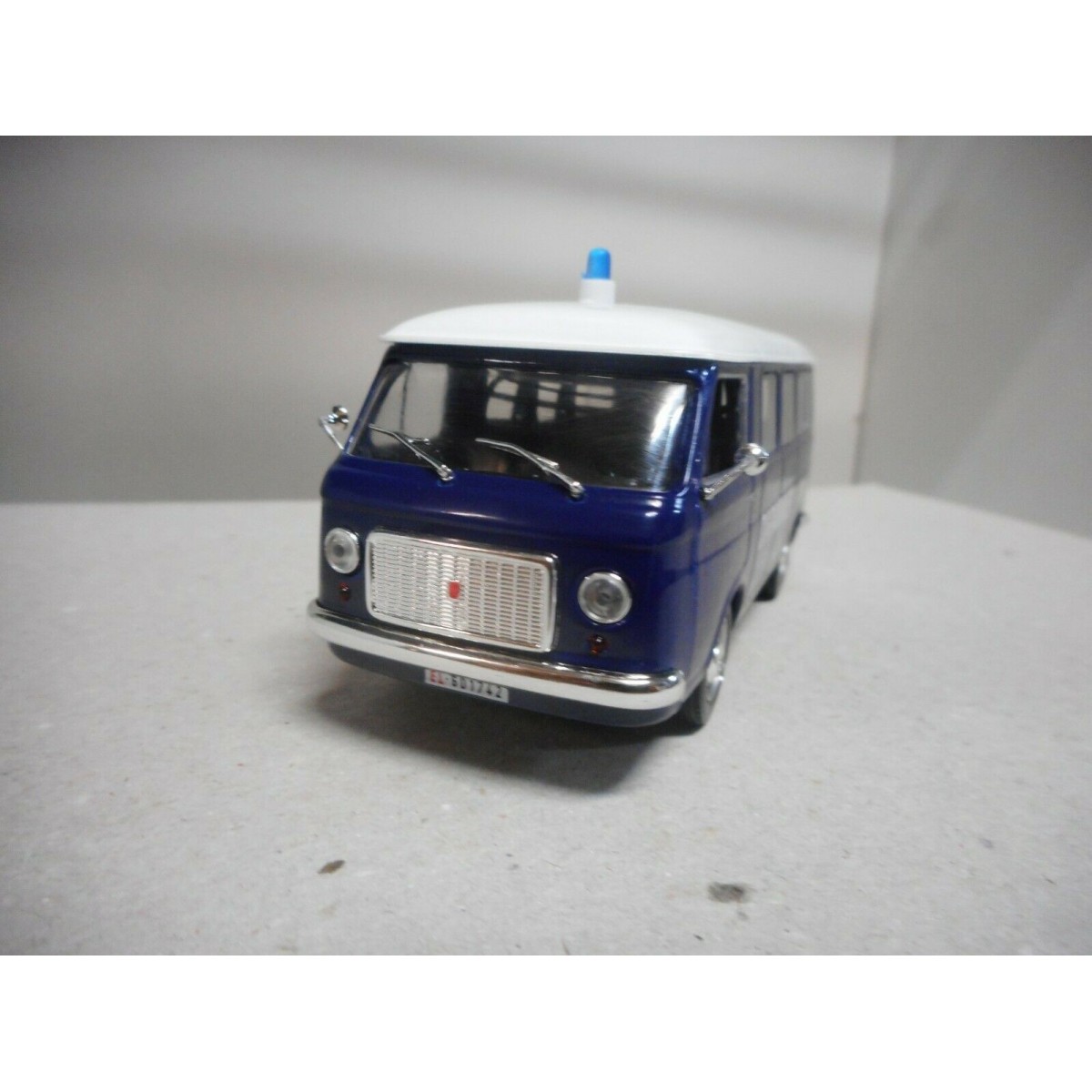 Fiat 132 Limousine White 1:43 DeAgostini Masini De Legenda