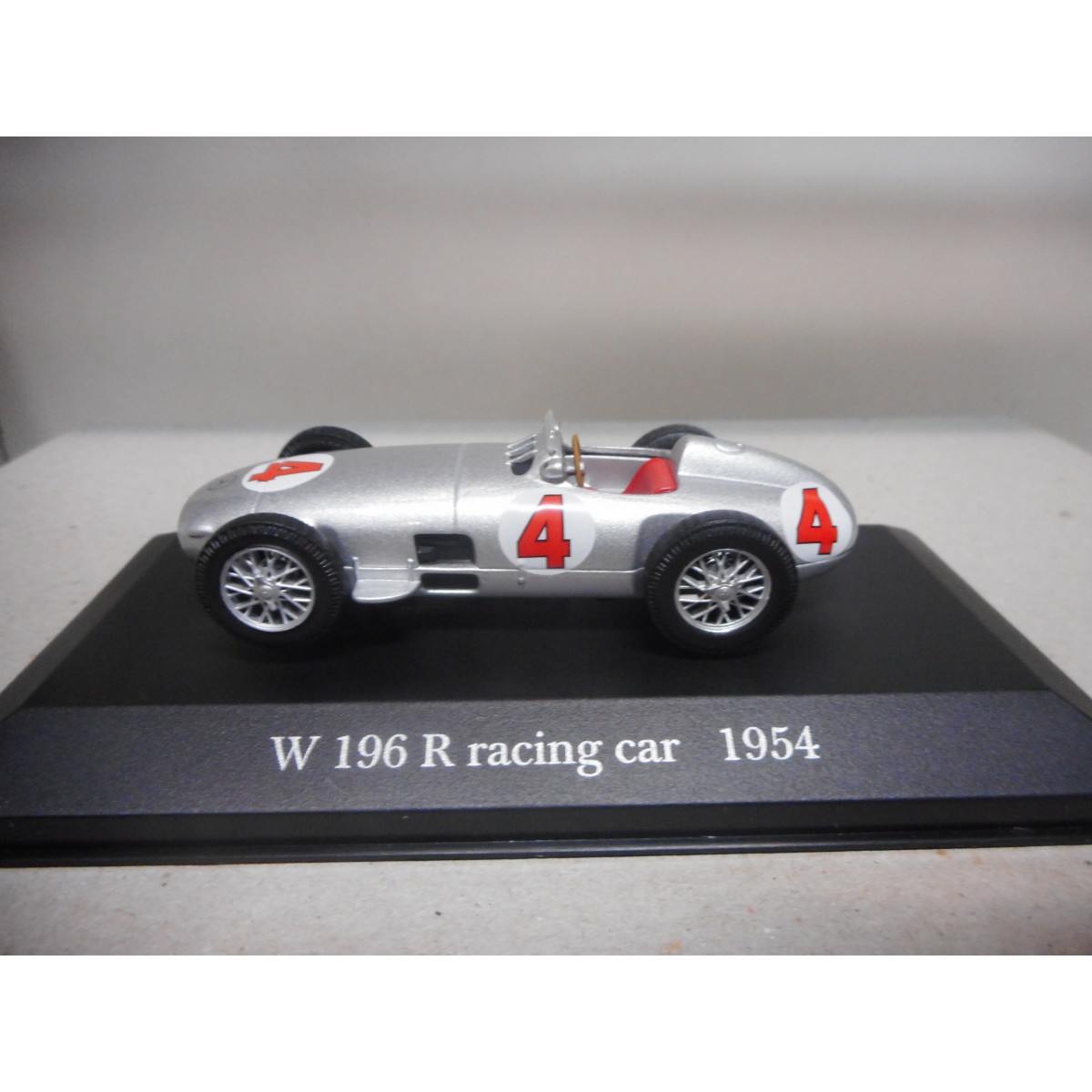 A FRANKLIN MINT scale model of a 1954 Mercedes Benz W196R Fangio Racing car £56.99 - UK