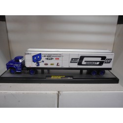 CHEVROLET SPARTAN LCF 1958 & MR.GASKET TRAILER 1:64 M2 MACHINES