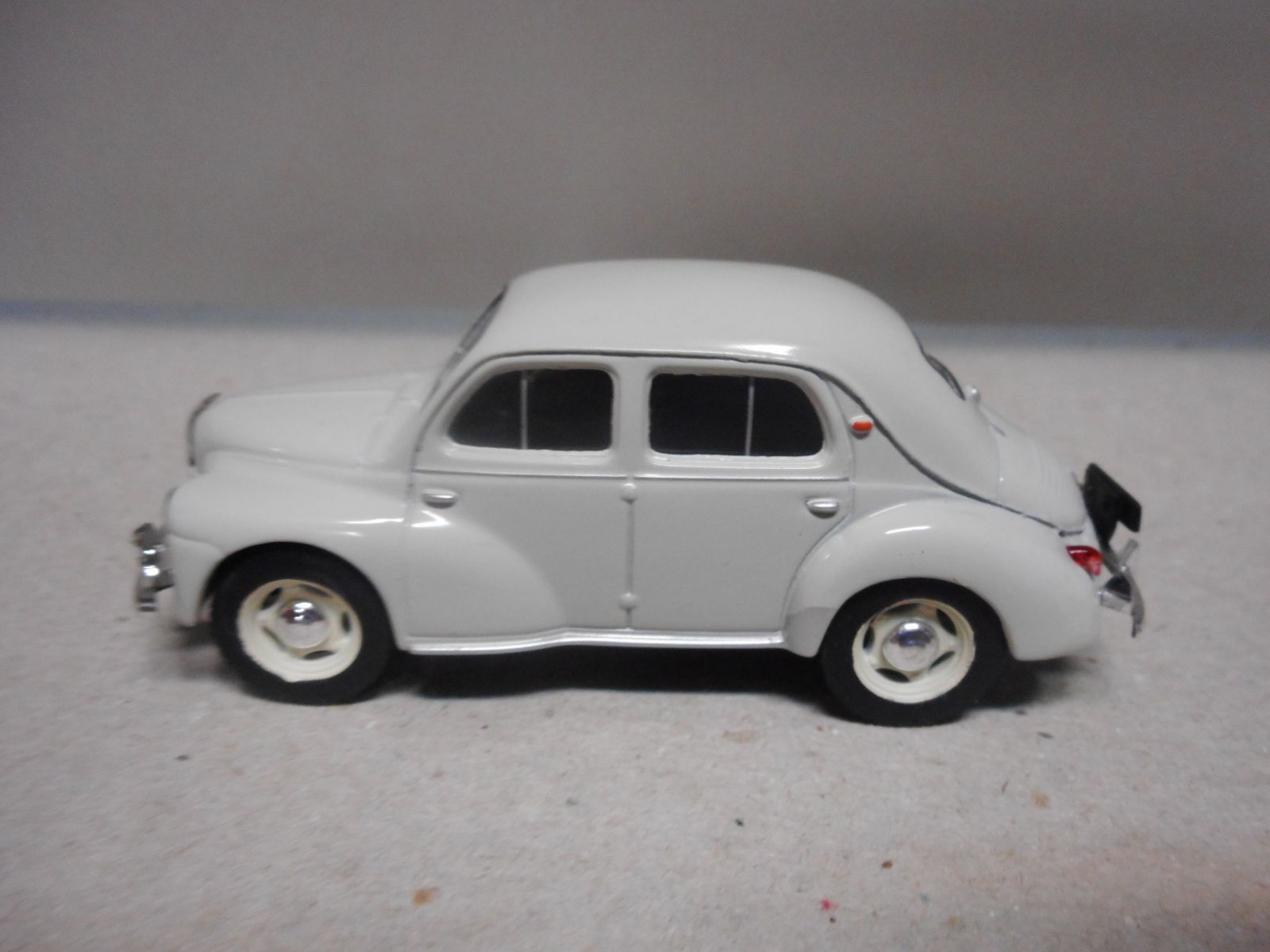 CIJ Europarc Renault 4CV Mécanique – 1/43 – Jouet Vintage à Remonter – Années 1950