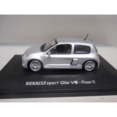 RENAULT CLIO 2 PHASE 2 SPORT V6 1:43 UNIVERSAL HOBBIES