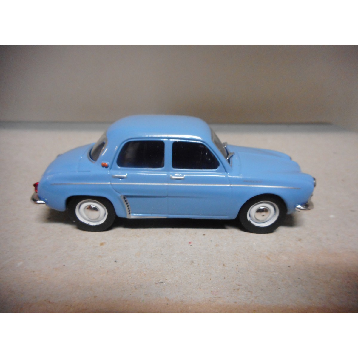 RENAULT DAUPHINE BLEU CIEL 143 DeAGOSTINI IXO BCN STOCK CARS