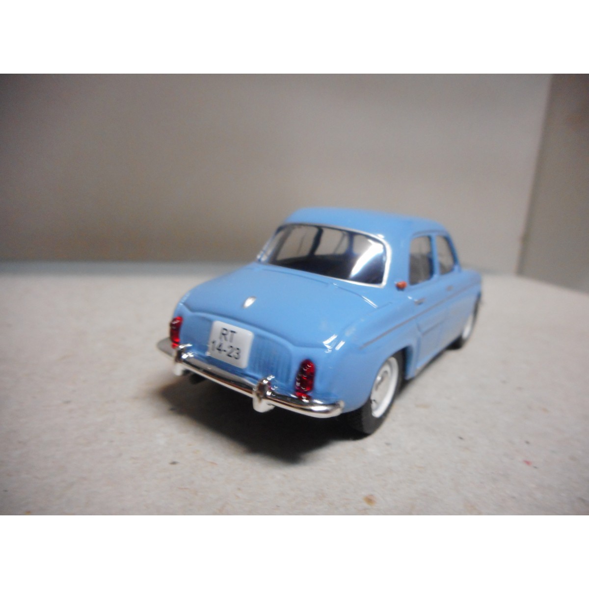 RENAULT DAUPHINE BLEU CIEL 143 DeAGOSTINI IXO BCN STOCK CARS