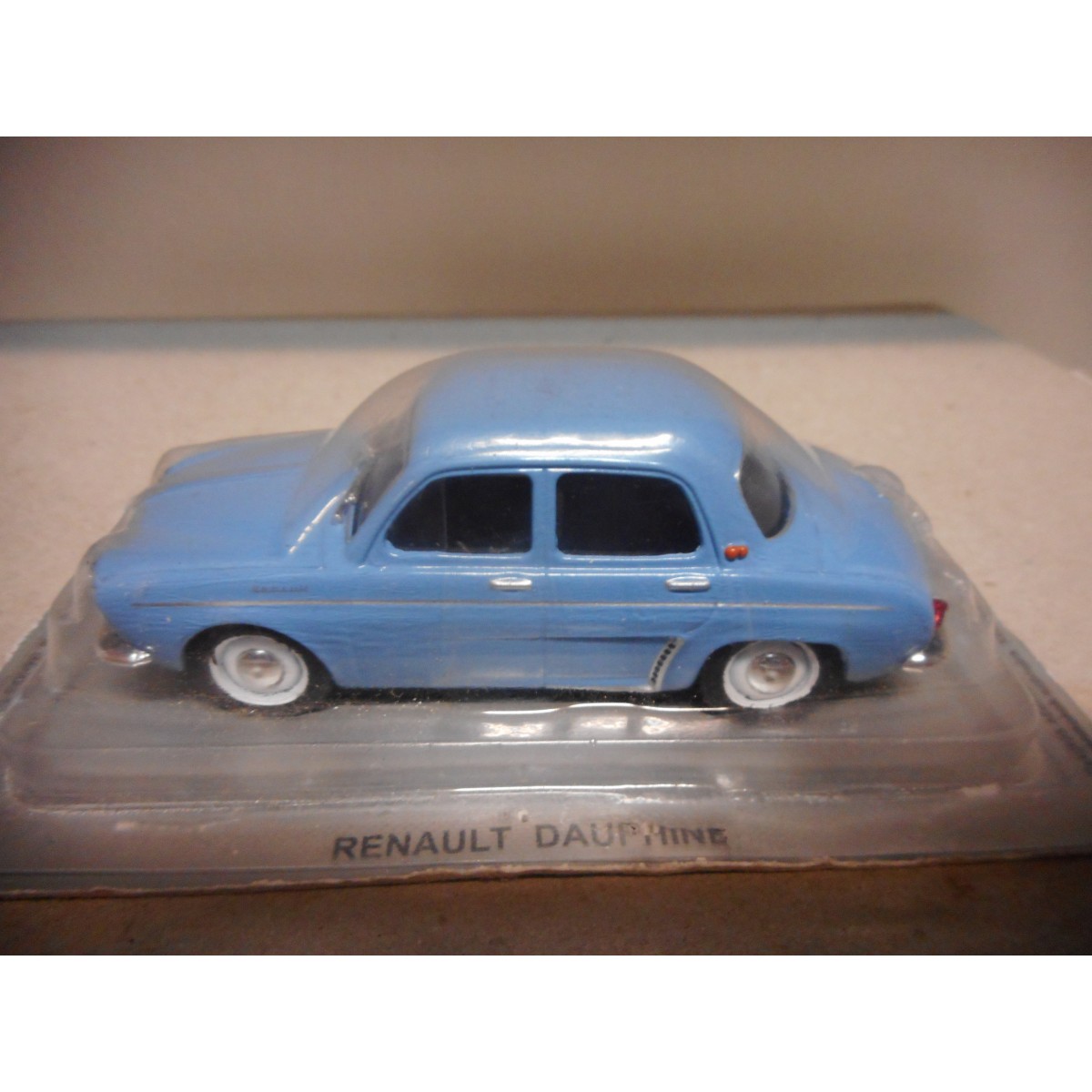 RENAULT DAUPHINE BLEU CIEL 143 DeAGOSTINI IXO BCN STOCK CARS