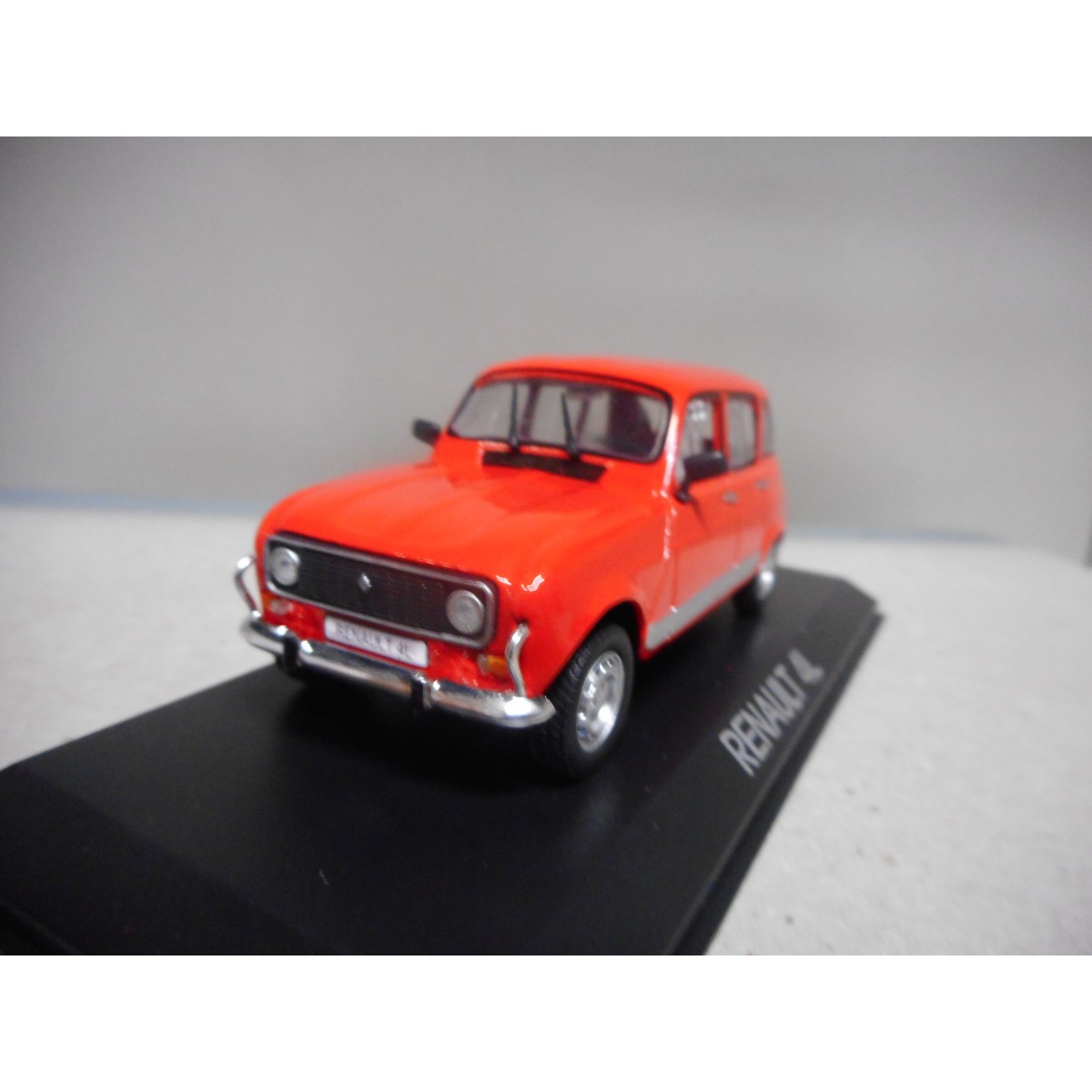 Miniature Odeon 118 - Renault 4 CLAN Rouge échelle 1/43 - Neuve
