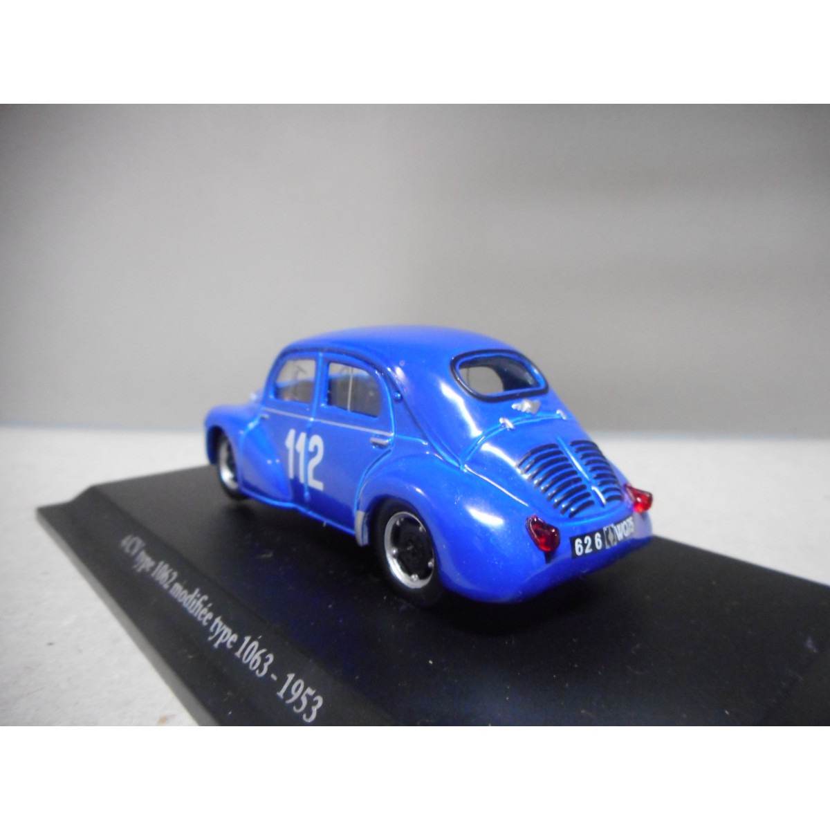 Maquette Renault 4CV Type 1062/1063 De 1953 à L'échelle 1:43 Par Eligor