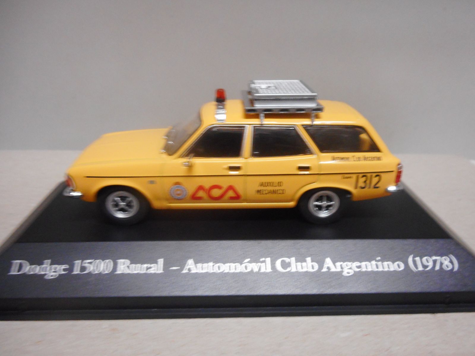 Bavette Camion SER22 1/43 SALVAT Vehiculos Inolv. Servicios: Dodge 1500 Rural ACA (1978) EUR 7,90 - FR Veste M 43 - Foto 4