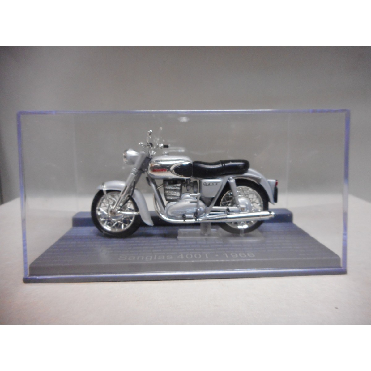 MOTO  IXO ALTAYA  SANGLASS 400 T 1966  METAL AVEC BOITE  1/24 TBE 