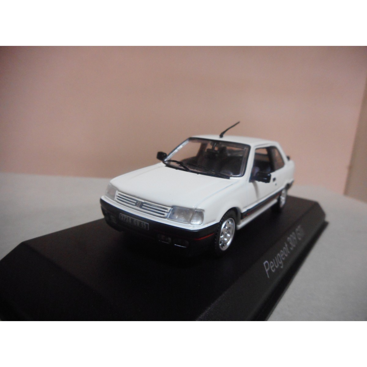 Miniature Peugeot 309 GTI 1987 Norev 1/43 - Neuve Sur Socle - Collection
