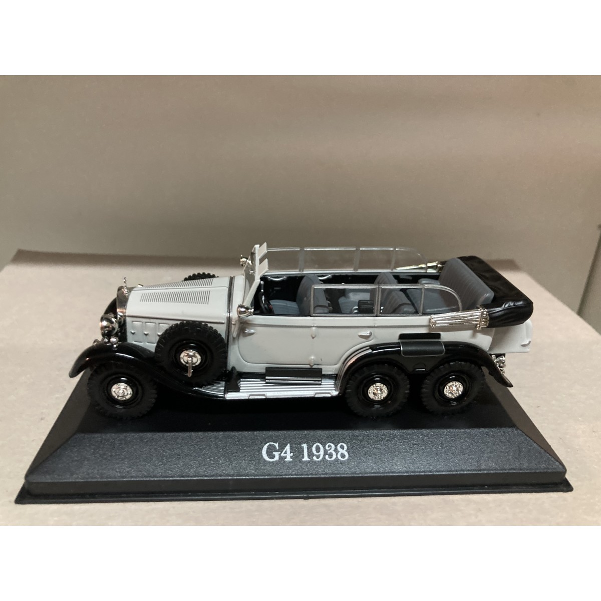 Voitures miniatures IXO Mercedes
