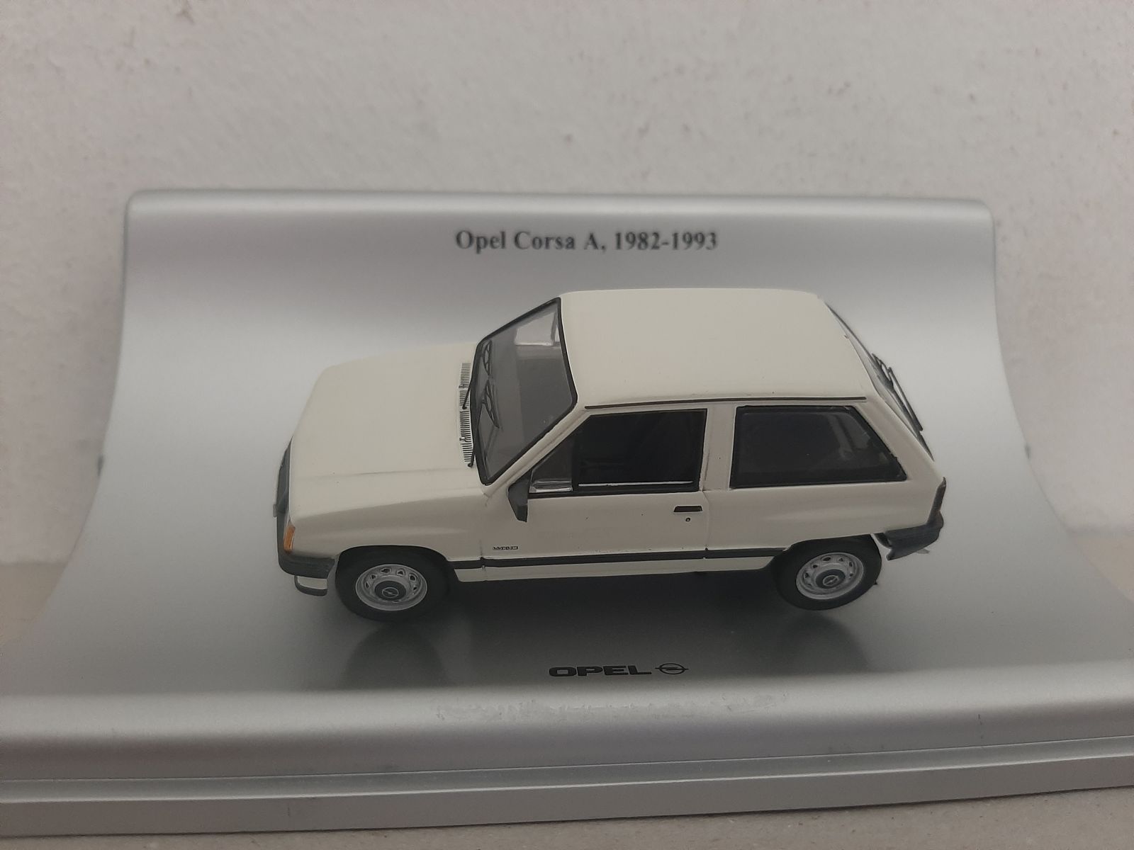 OPEL CORSA A 1982-93 WHITE 1:43 SCHUCO EX COLECCION PRIVADA - BCN