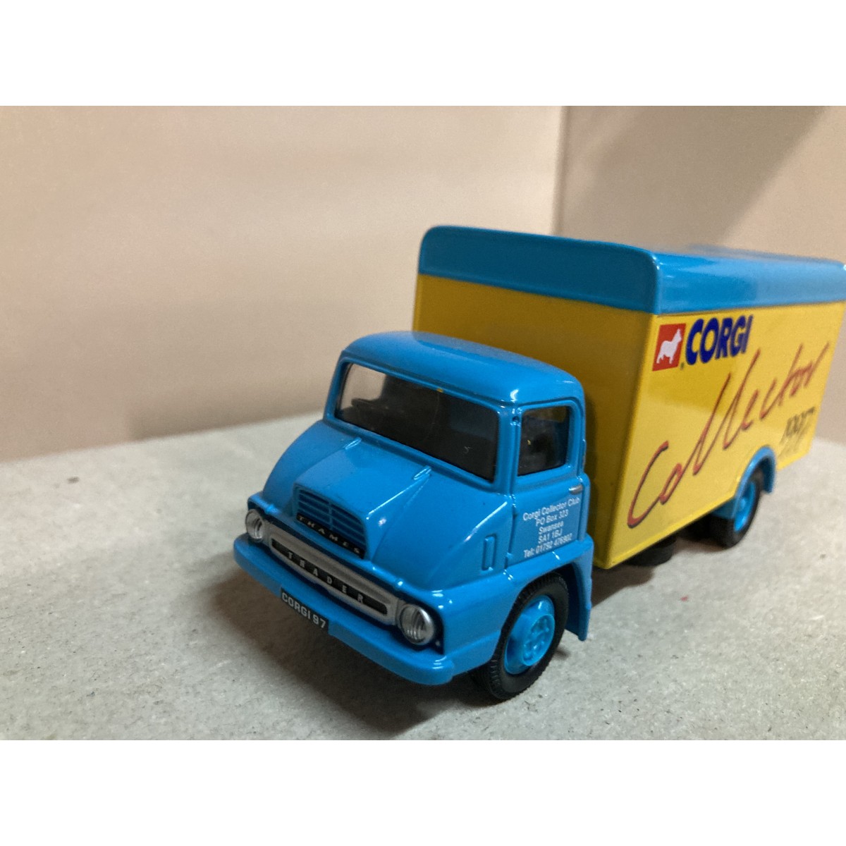 Corgi 1:50 ? Camion Ford Thames Trader & Van Morris 1000 N°31006 - Boîtier