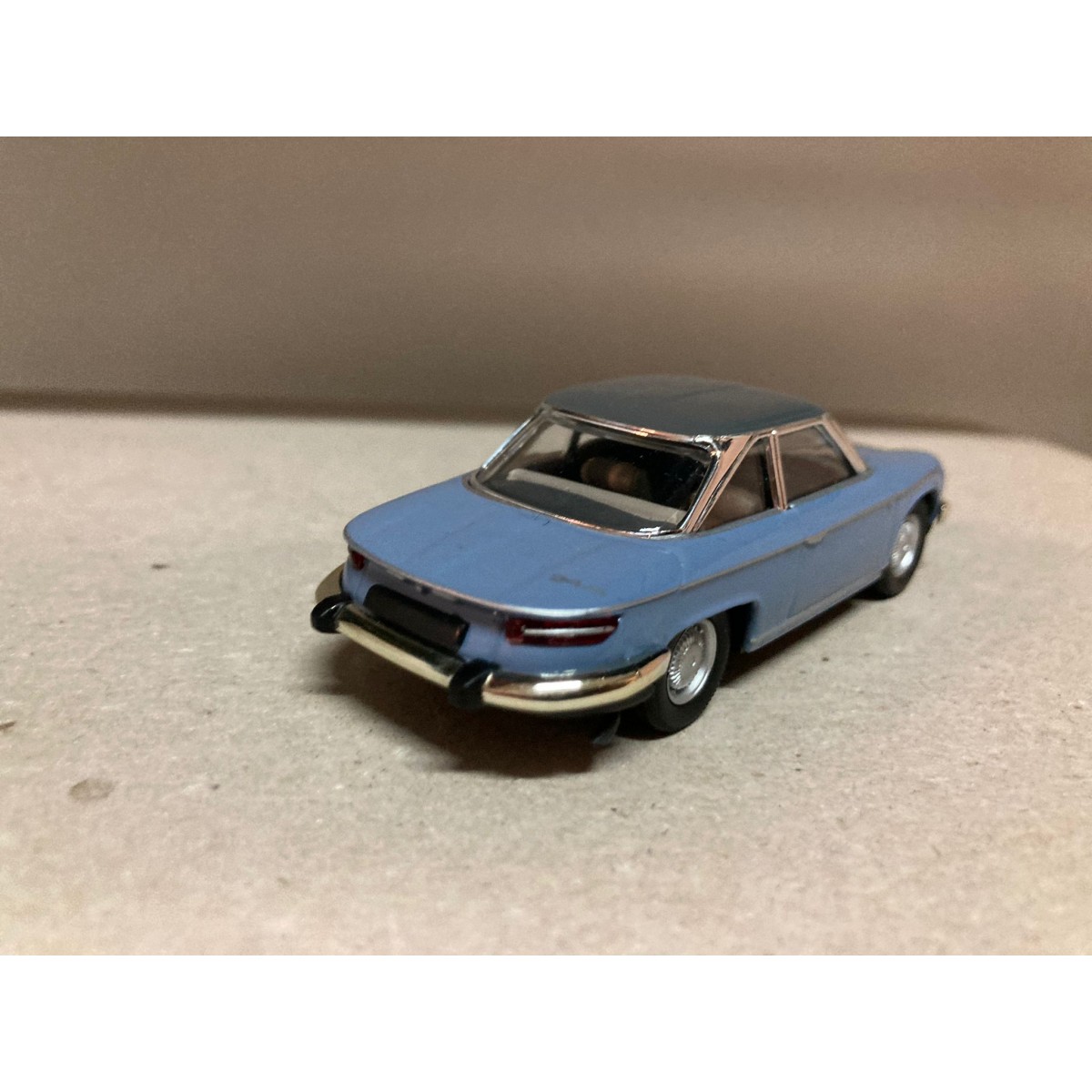 Panhard 24 CT blue and black roof (Solido) – 1/43 scale model