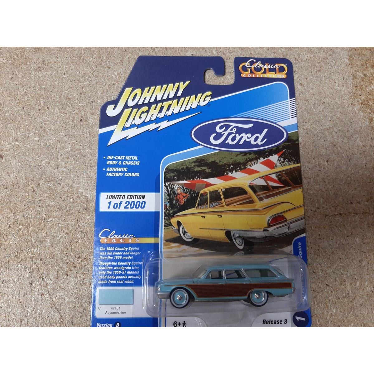FORD COUNTRY SQUIRE 1960 CLASSIC GOLD JOHNNY LIGHTNING BCN STOCK CARS