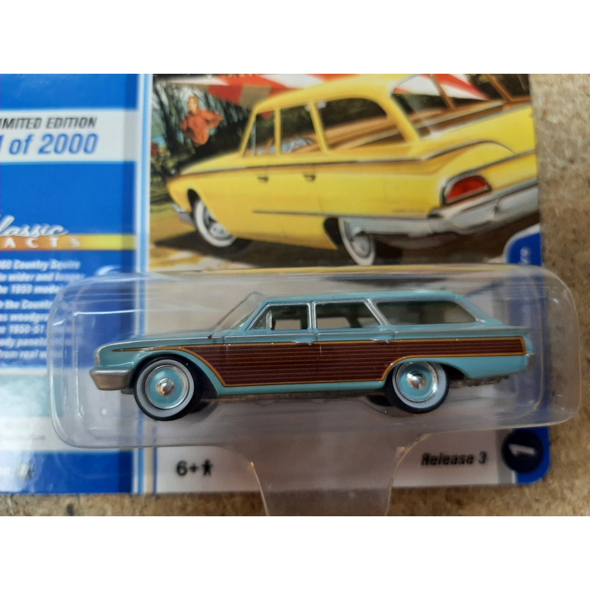FORD COUNTRY SQUIRE 1960 CLASSIC GOLD JOHNNY LIGHTNING BCN STOCK CARS