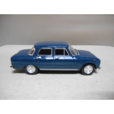 ALFA ROMEO GIULIA BLUE 1:43 SOLIDO HACHETTE USADO/NO CAJA