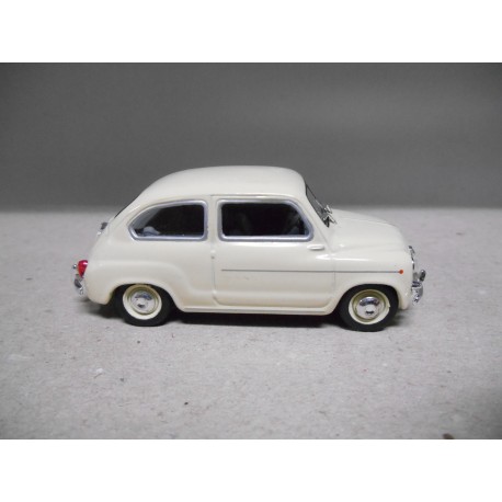 SEAT 600 D 1965 1:43 SALVAT SOLIDO USADO/EX PRIVADO/NO CAJA
