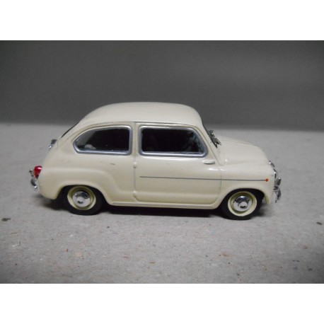 SEAT 600 MATRICULA GR-33958 1:43 SALVAT SOLIDO USADO/EX PRIVADO/NO CAJA