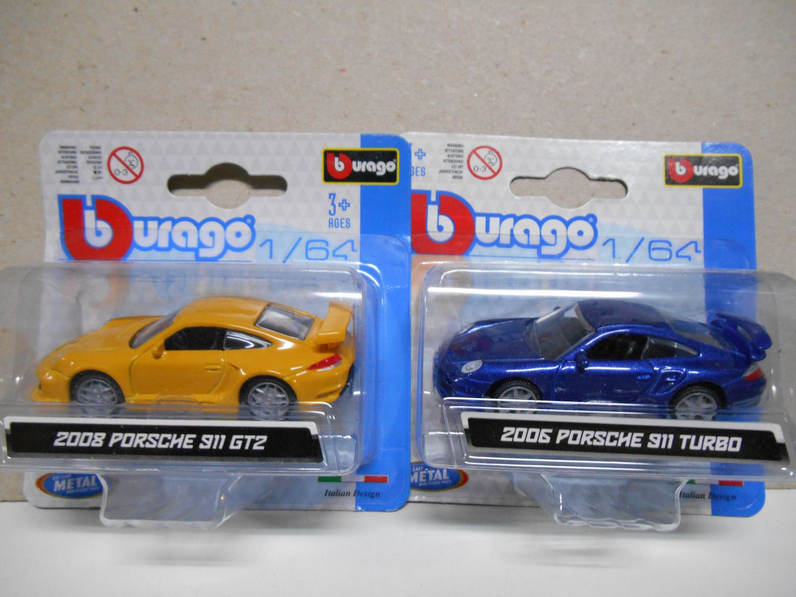 Set 3 Voitures Burago 1/64 – Bus, Clio Police, Porsche 911 GT2 + Décors – Neuf