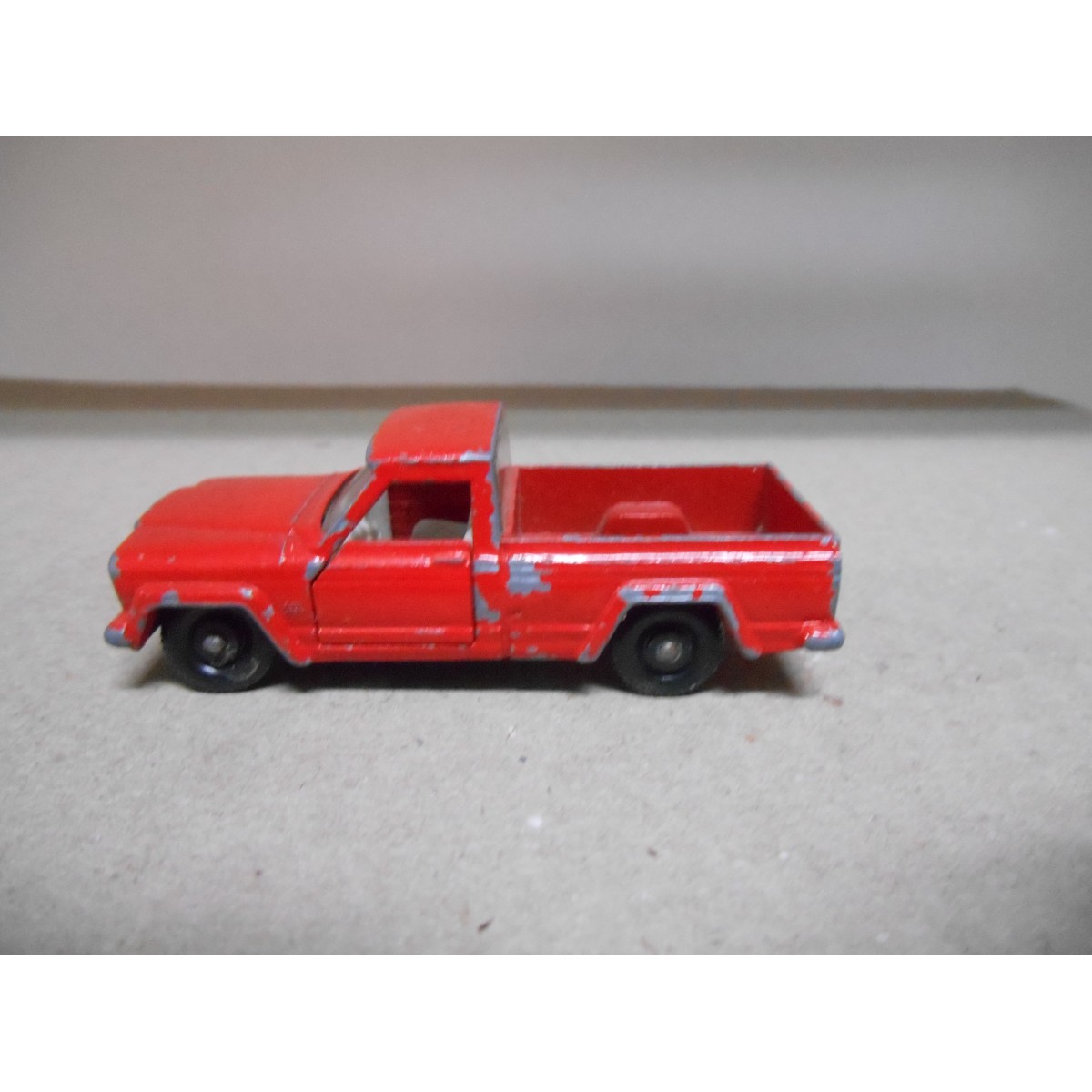 Miniature Lesney Matchbox 1-75 Jeep Gladiator Pick-up Rouge, Série 71, UK